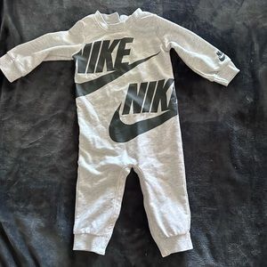 12M Boys Nike Jumper